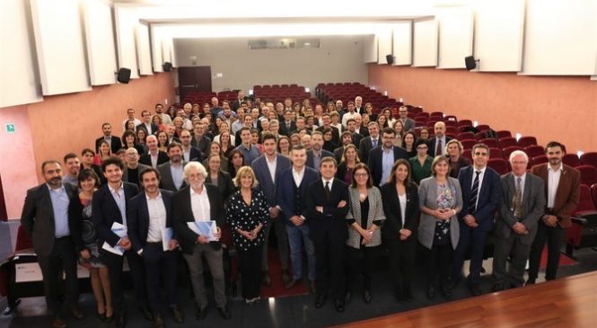 La Marató de TV3 : Dr. Antonio Villaverde Corrales “Nanomedicines humanitzades selectivament dirigides a matar les cèl·lules tumorals CXCR4+ per al tractament de la leucèmia mieloide aguda”